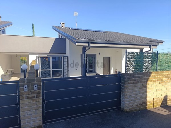 casa indipendente in vendita ad Anzio