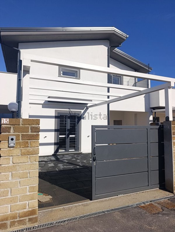 casa indipendente in vendita ad Anzio