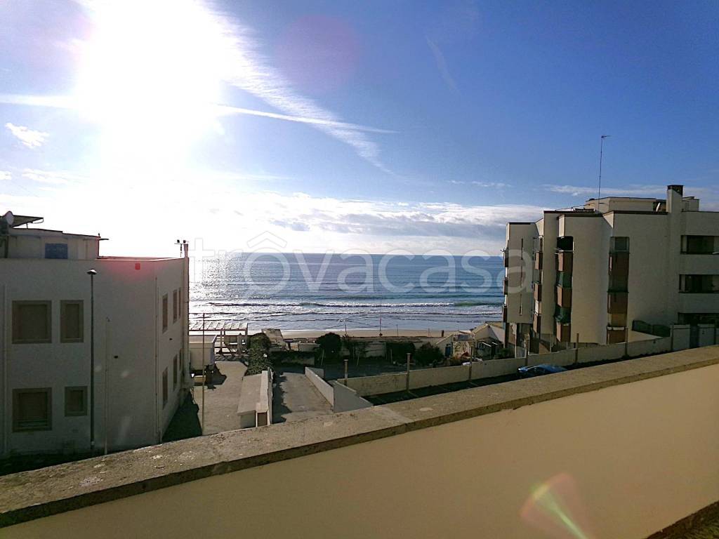 appartamento in vendita ad Anzio in zona Mare