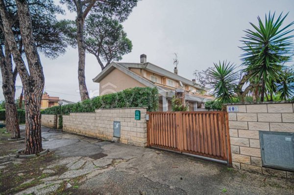 casa indipendente in vendita ad Anzio in zona Villa Claudia