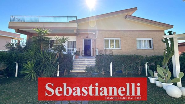 casa indipendente in vendita ad Anzio in zona Mare