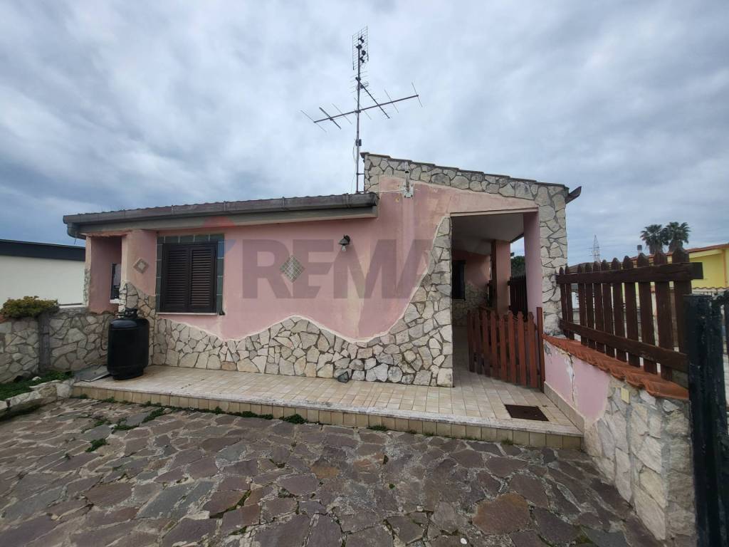 casa indipendente in vendita ad Anzio in zona Stazione