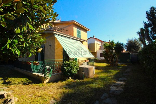 casa indipendente in vendita ad Anzio in zona Cincinnato