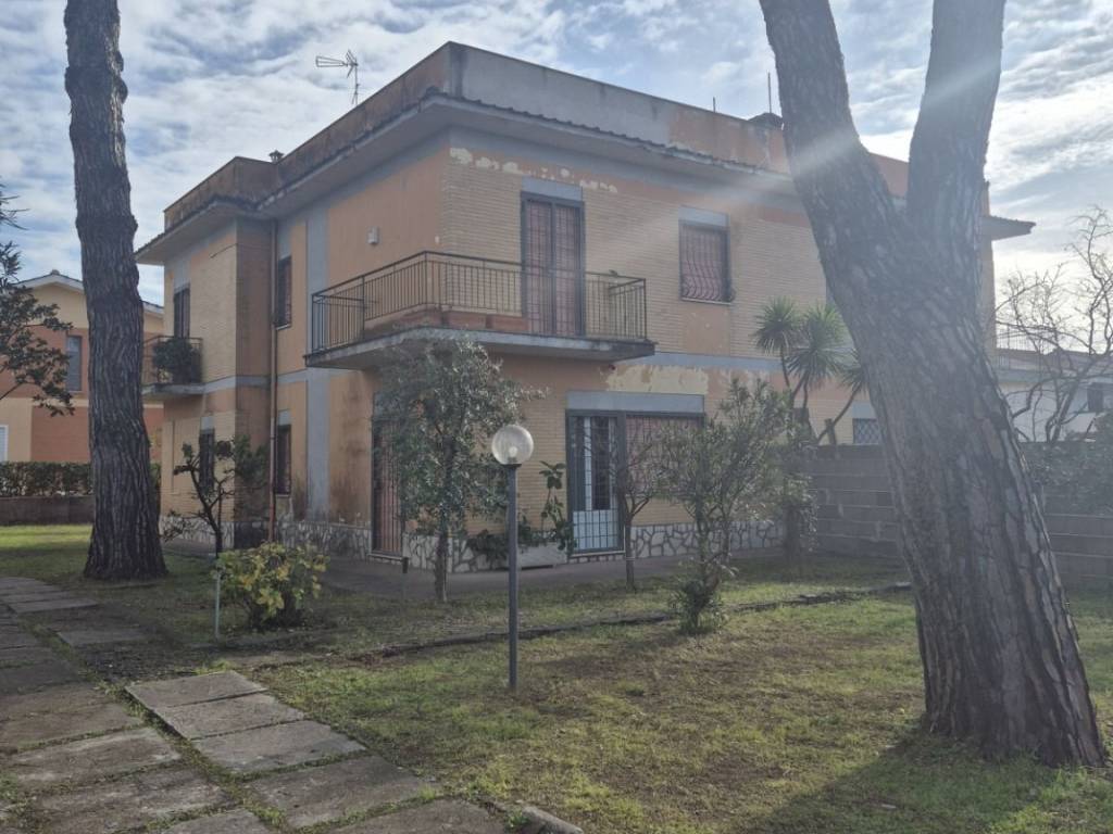 casa indipendente in vendita ad Anzio in zona Villa Claudia