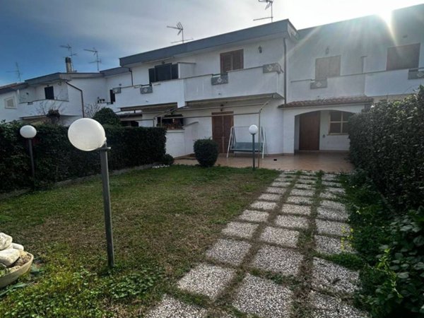 casa indipendente in vendita ad Anzio in zona Villa Claudia