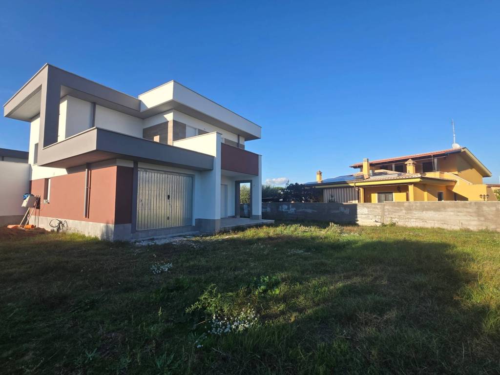 casa indipendente in vendita ad Anzio in zona Villa Claudia