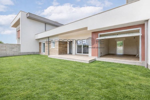 casa indipendente in vendita ad Anzio in zona Villa Claudia