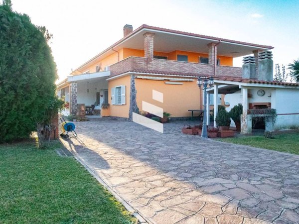 casa indipendente in vendita ad Anzio in zona Lido dei Pini