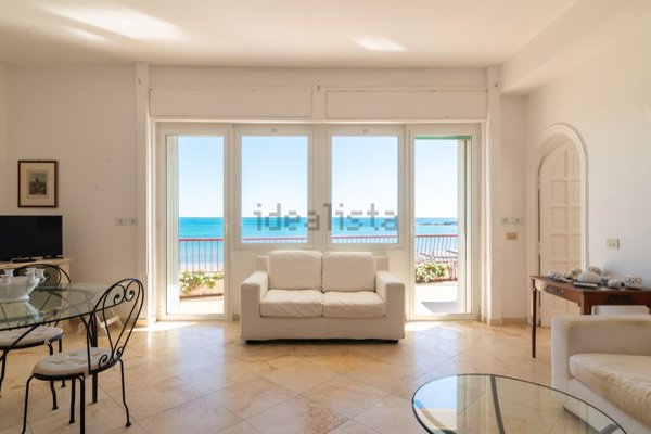 appartamento in vendita ad Anzio in zona Mare