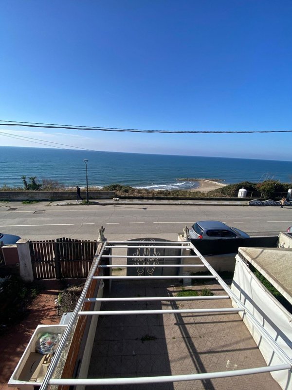 casa indipendente in vendita ad Anzio in zona Cincinnato