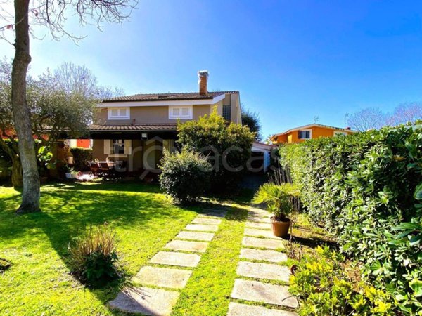 casa indipendente in vendita ad Anzio in zona Lido dei Pini