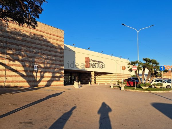 negozio in vendita ad Anzio