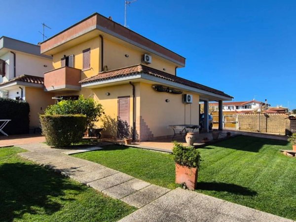 casa indipendente in vendita ad Anzio in zona Stazione