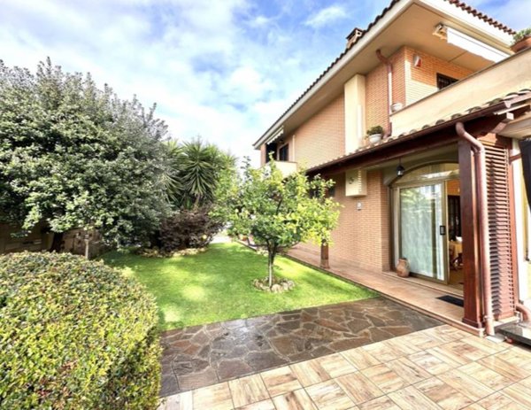 casa indipendente in vendita ad Anzio in zona Stazione