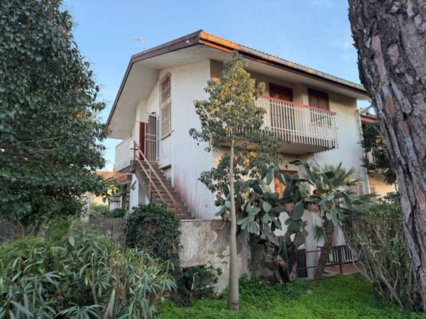 casa indipendente in vendita ad Anzio in zona Mare