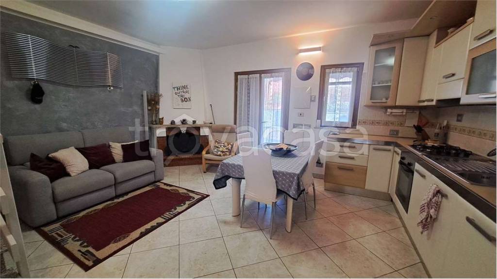 casa indipendente in vendita ad Anzio in zona Villa Claudia