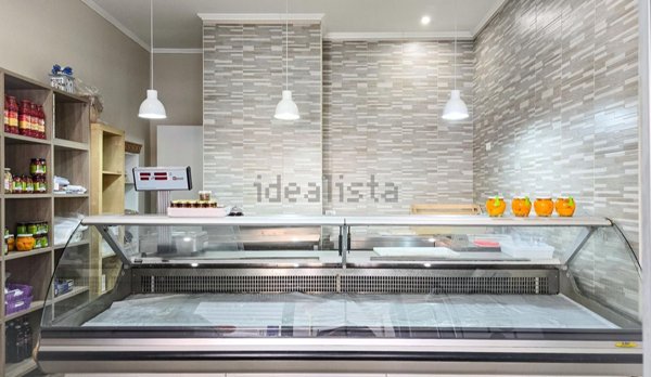 locale commerciale in vendita ad Anzio in zona Anzio Colonia