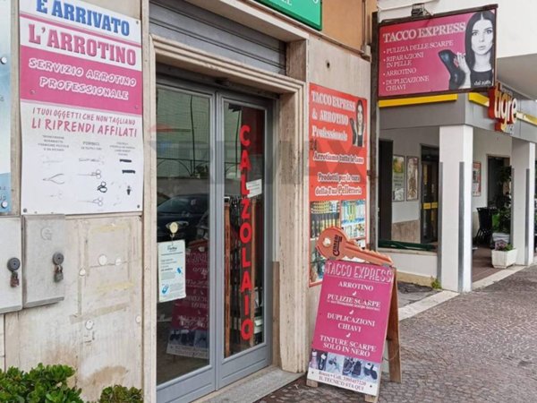 negozio in vendita ad Anzio