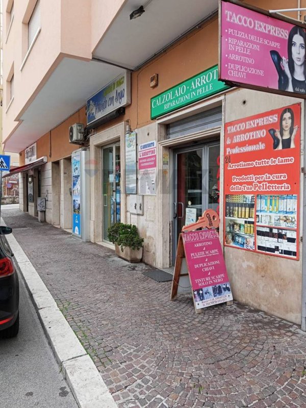 negozio in vendita ad Anzio