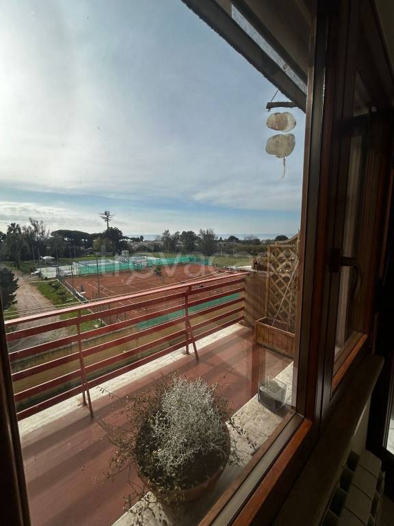 appartamento in vendita ad Anzio in zona Mare