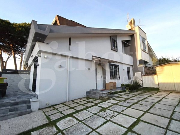 casa indipendente in vendita ad Anzio in zona Cincinnato
