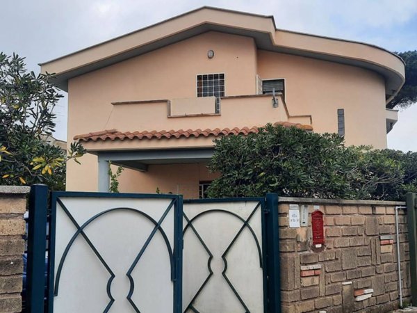 casa indipendente in vendita ad Anzio in zona Mare