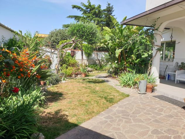 casa indipendente in vendita ad Anzio in zona Mare