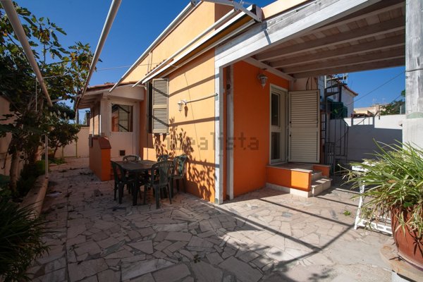 casa indipendente in vendita ad Anzio in zona Anzio Colonia