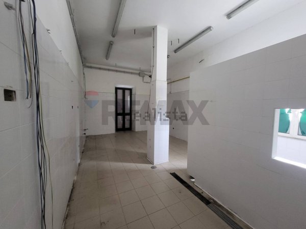 locale commerciale in vendita ad Anzio in zona Mare