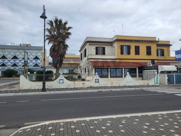 locale commerciale in vendita ad Anzio in zona Mare