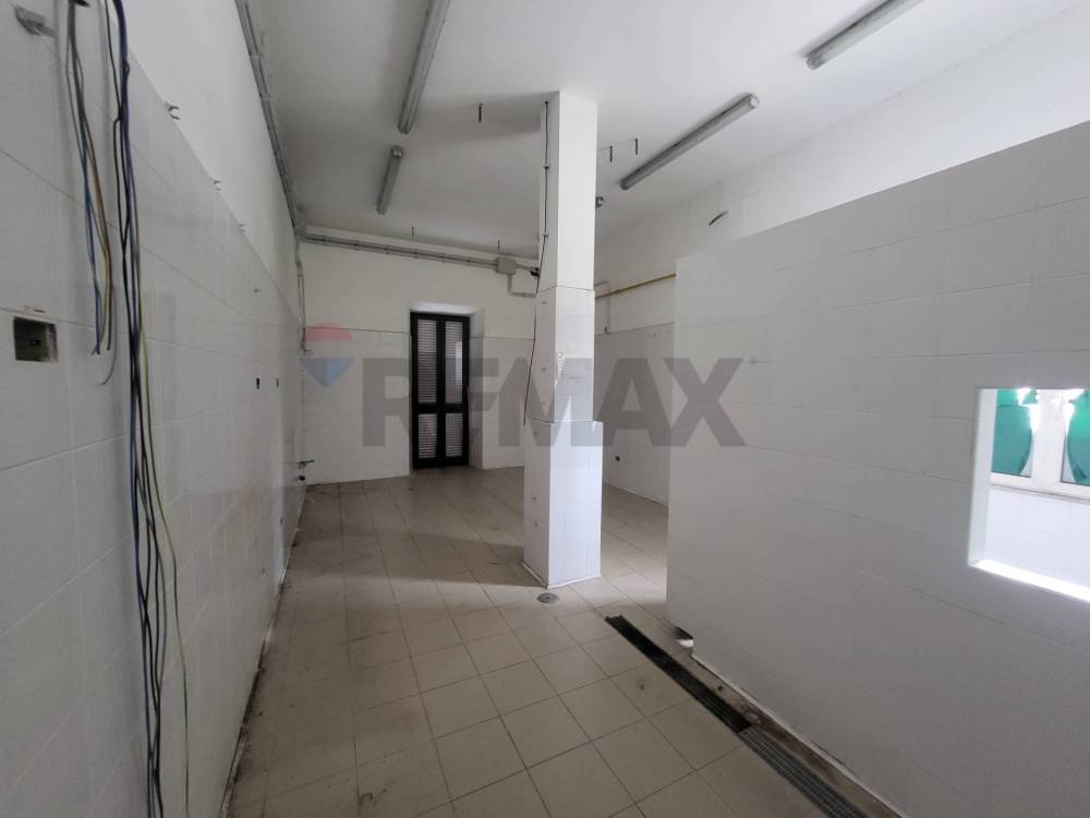locale commerciale in vendita ad Anzio in zona Mare