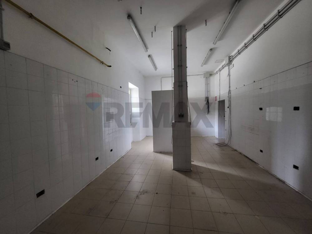 locale commerciale in vendita ad Anzio in zona Mare