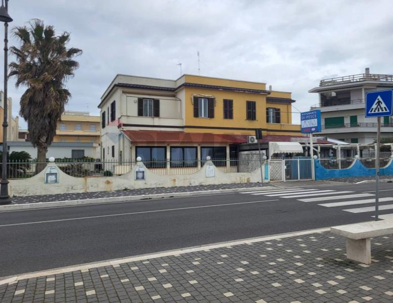 locale commerciale in vendita ad Anzio in zona Anzio Colonia