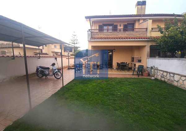 casa indipendente in vendita ad Anzio in zona Mare