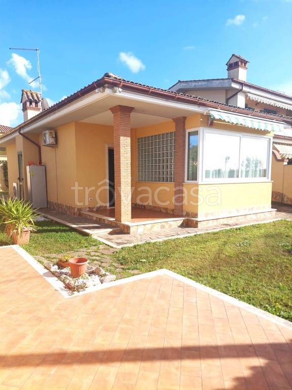 casa indipendente in vendita ad Anzio in zona Stazione