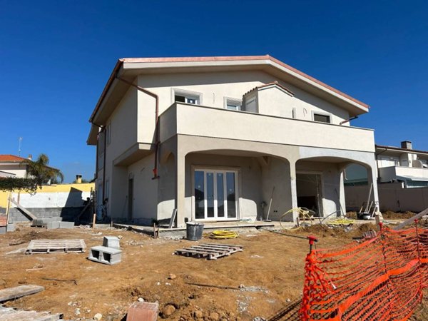 casa indipendente in vendita ad Anzio in zona Villa Claudia