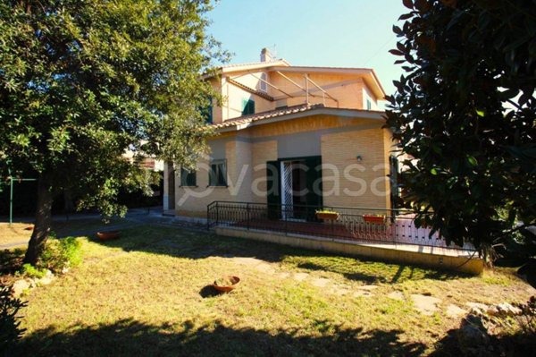 casa indipendente in vendita ad Anzio in zona Cincinnato