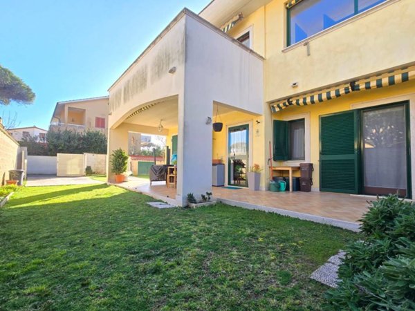 casa indipendente in vendita ad Anzio in zona Mare