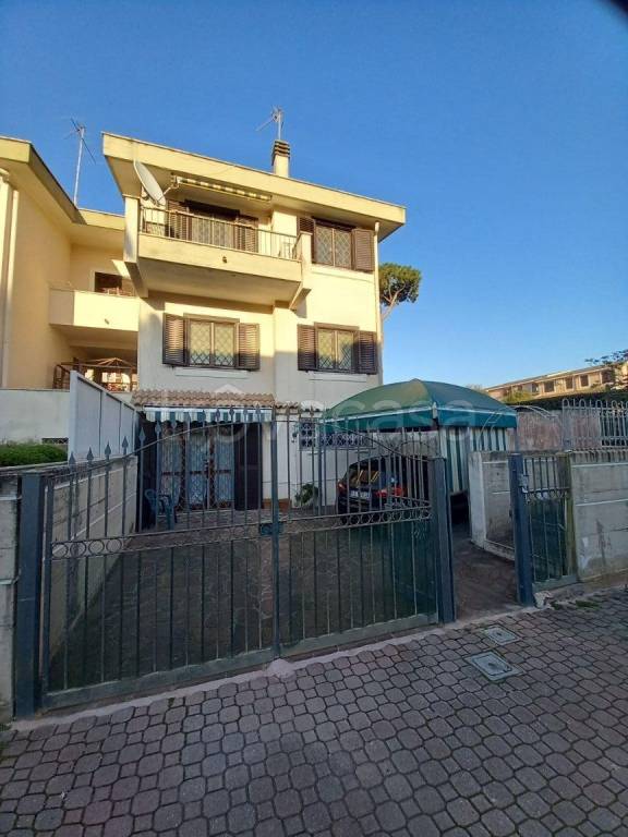 casa indipendente in vendita ad Anzio in zona Villa Claudia