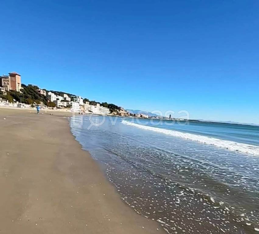 appartamento in vendita ad Anzio in zona Mare