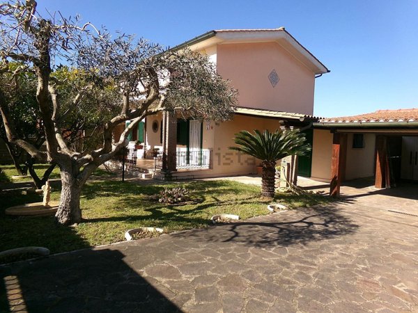 casa indipendente in vendita ad Anzio in zona Villa Claudia