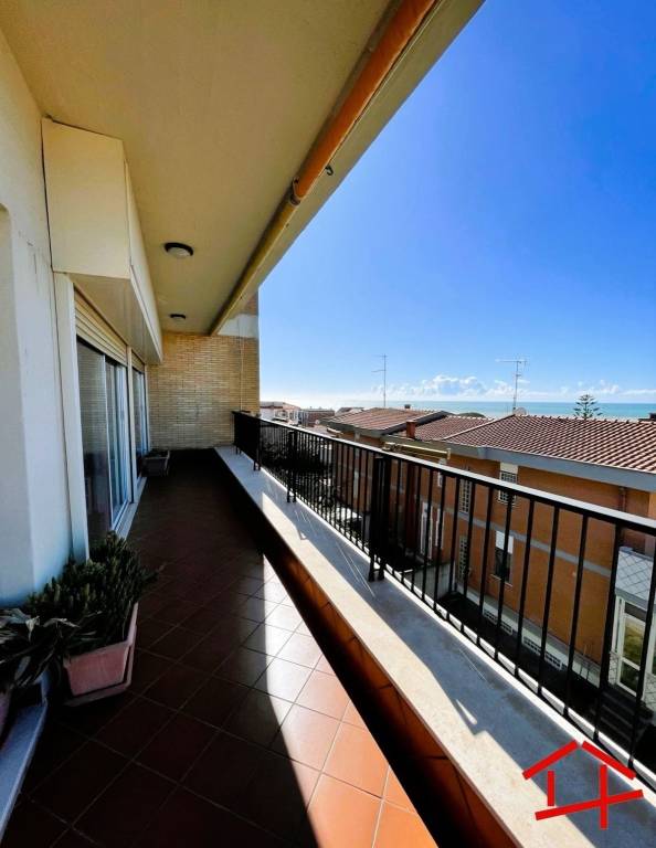 appartamento in vendita ad Anzio in zona Villa Claudia