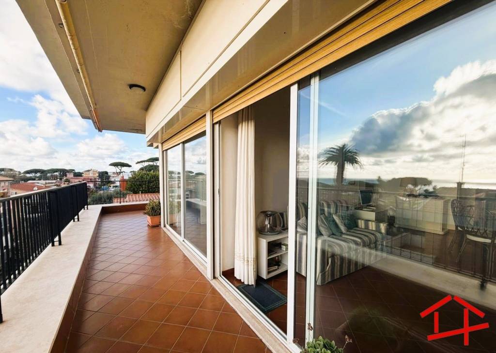 appartamento in vendita ad Anzio in zona Villa Claudia