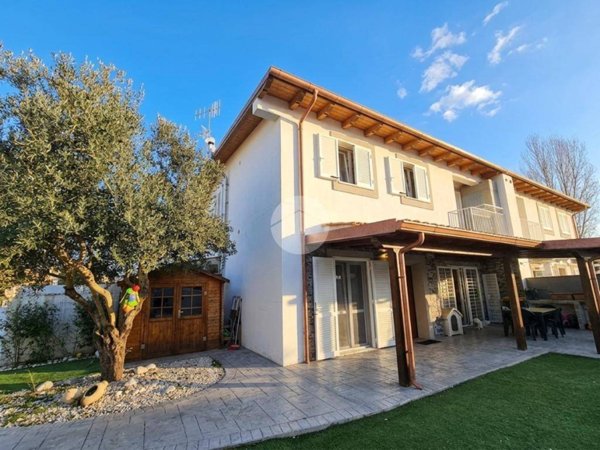casa indipendente in vendita ad Anzio in zona Mare