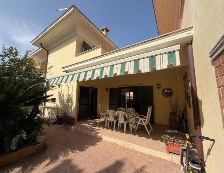 casa indipendente in vendita ad Anzio in zona Mare