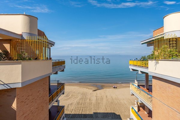appartamento in vendita ad Anzio in zona Mare