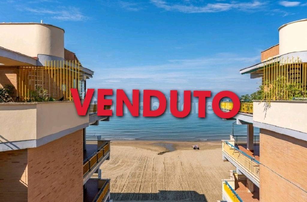appartamento in vendita ad Anzio in zona Mare