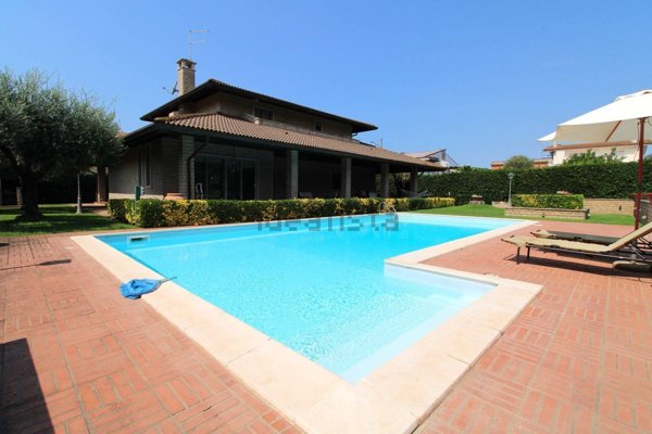 casa indipendente in vendita ad Anzio in zona Lido dei Pini