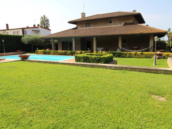 casa indipendente in vendita ad Anzio in zona Lido dei Pini