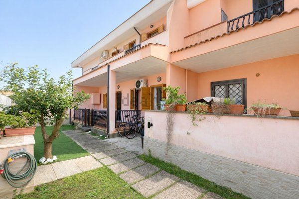 casa indipendente in vendita ad Anzio in zona Villa Claudia